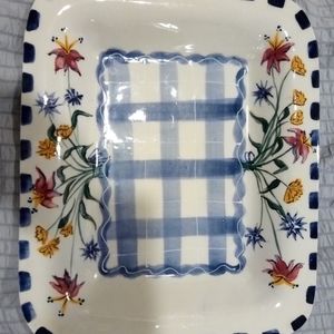 672) beautiful ceramic piece.